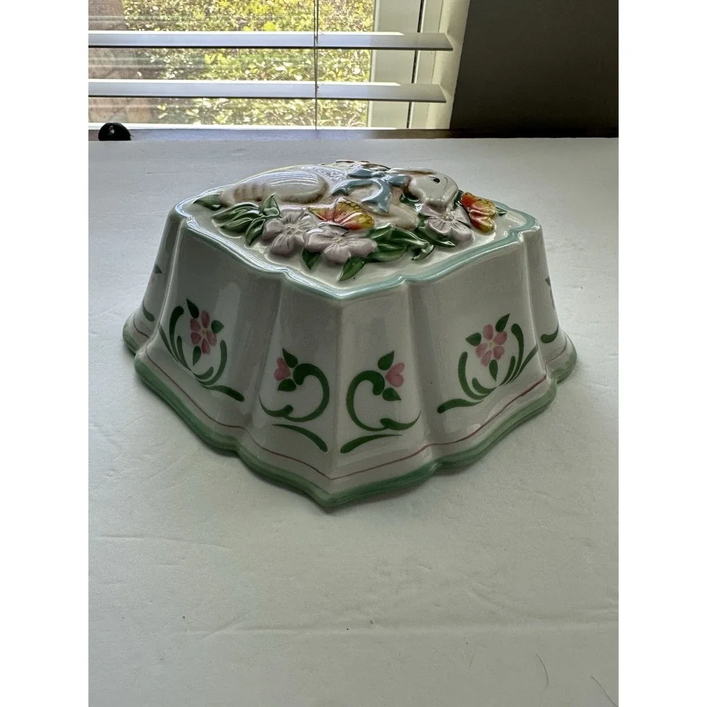 The Franklin Mint Le Cordon Bleu 1986 Lamb & Butterfly Ceramic Wall Plaque